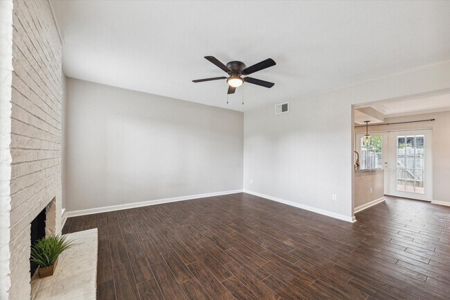 Foto del edificio - 1428 Silverpines Rd