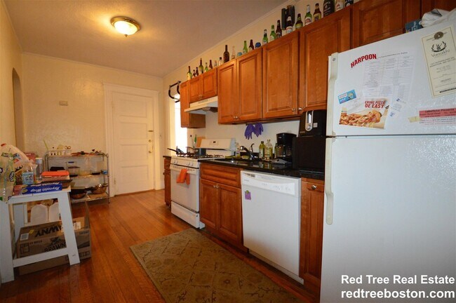 Building Photo - 148 Strathmore Rd