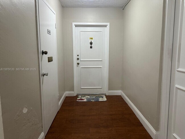 Foto del edificio - 7300 NW 17th St