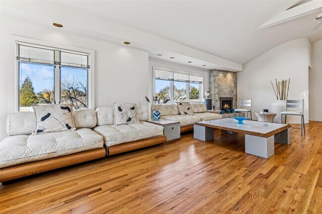 Foto del edificio - 22 Meadow Ln