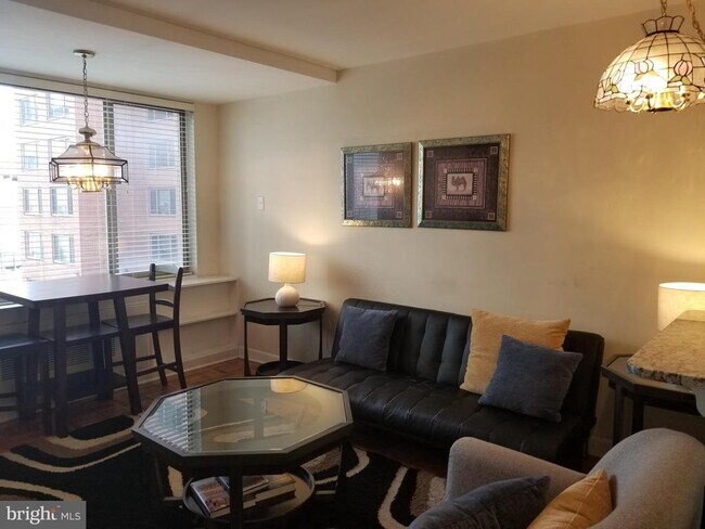 Foto del edificio - 1121 Arlington Blvd