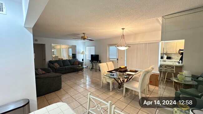 Foto del edificio - 301 Knotty Pine Cir