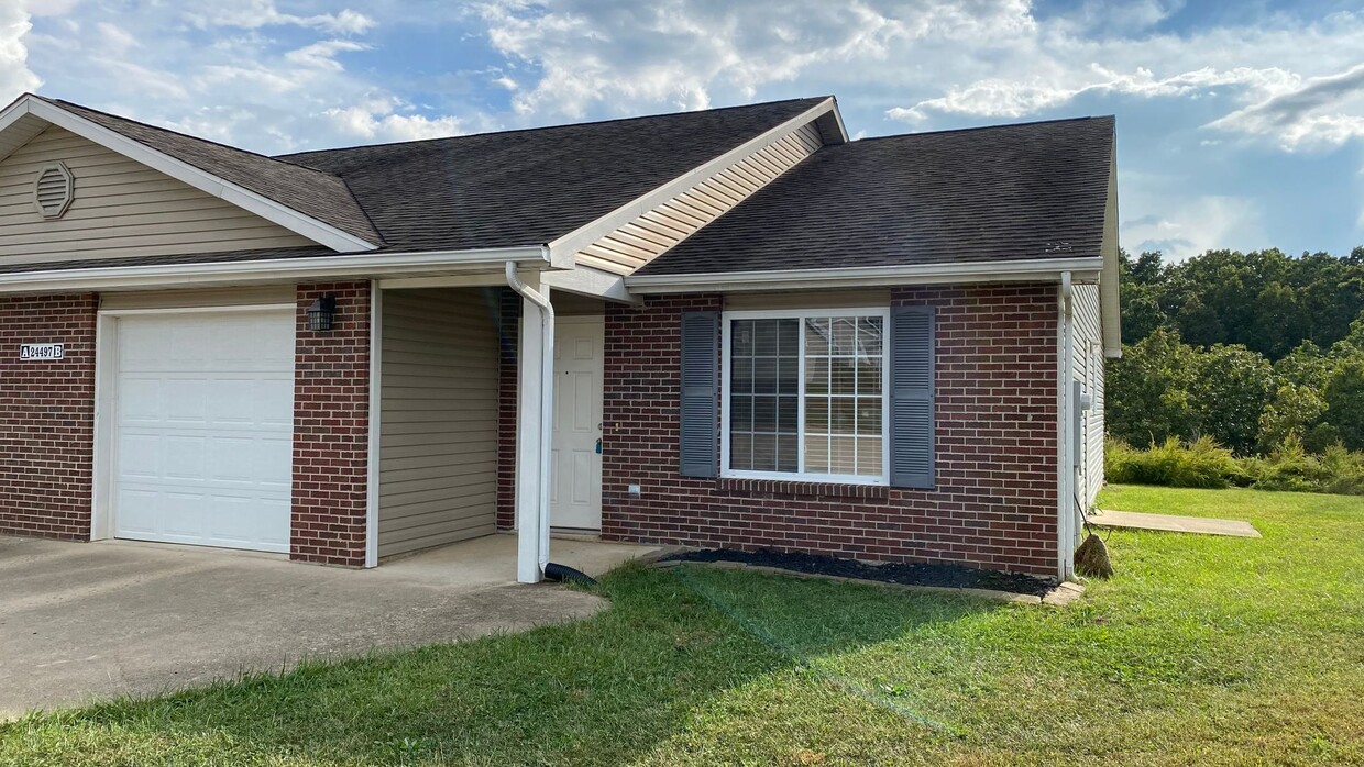 Primary Photo - Updated 2 Bedroom, 2 Bathroom Duplex, Clos...