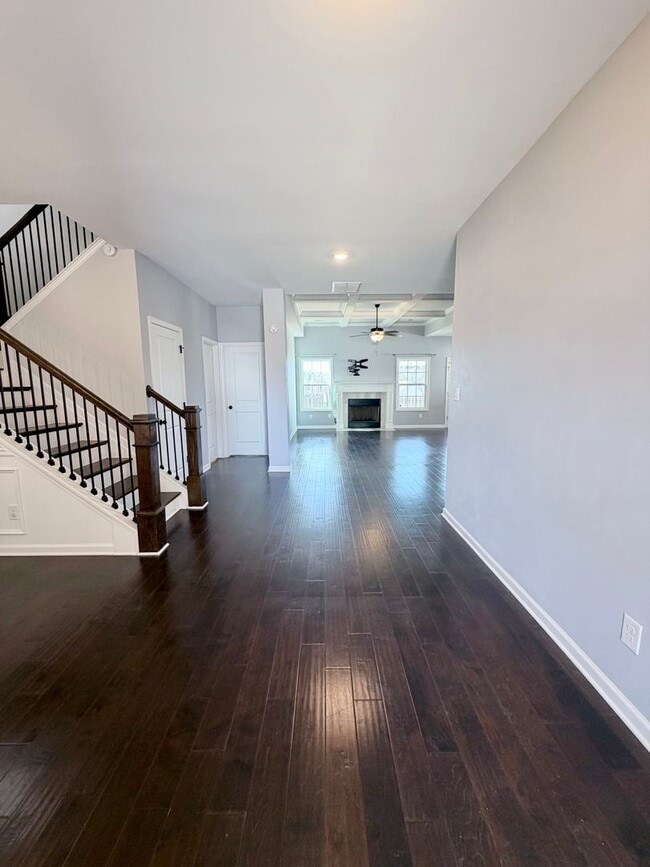 Building Photo - 215 Shoshone Cir