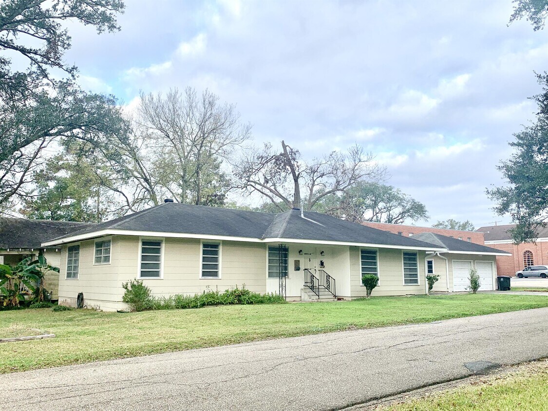 Primary Photo - 660 Richland Ave
