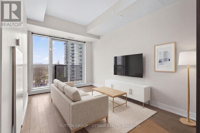 Building Photo - 560 Rideau St