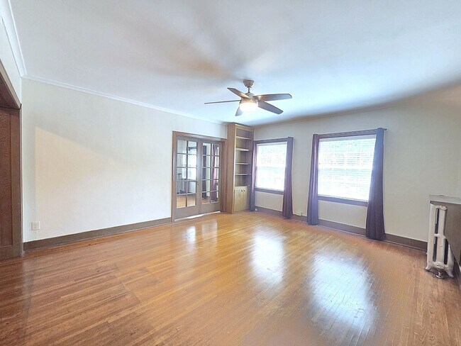 Foto del edificio - 2230 W Pacific Ave