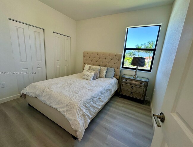 Foto del edificio - 3558 W 108th St