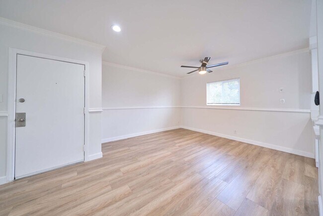 Building Photo - 6335 Whitsett Ave