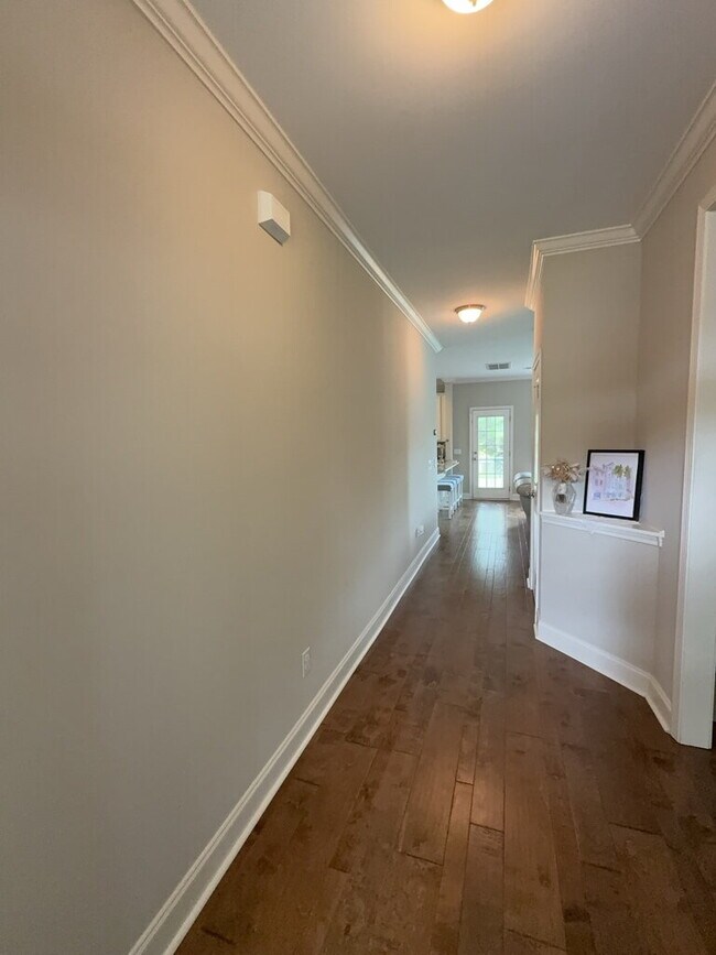 Foto del edificio - 302 Pond Hill Ct