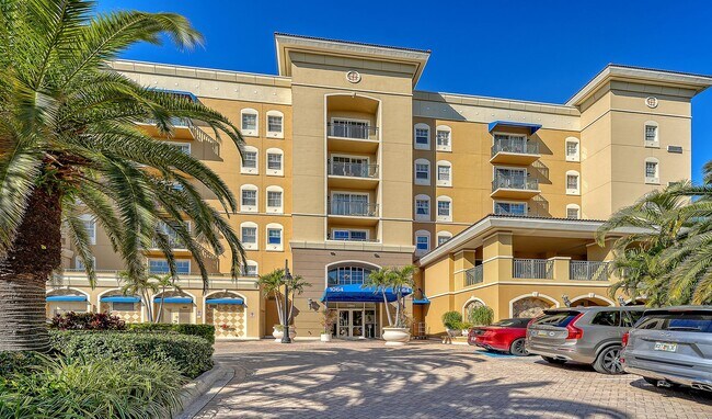 Building Photo - Annual furnished OPTIONAL 2-bed 2-bath upscale condo in the Broadway Promenade