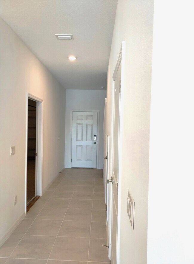 Building Photo - 2403 Paravane Wy
