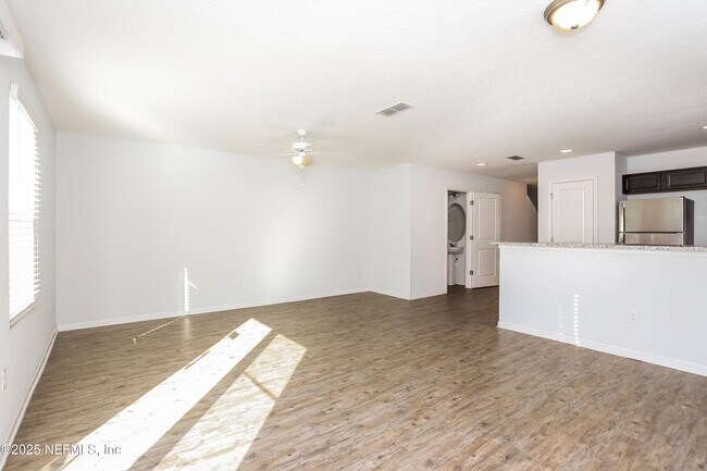Building Photo - 580 Eiseman Wy