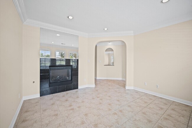 Foto del edificio - 2047 Palm Forest Ln