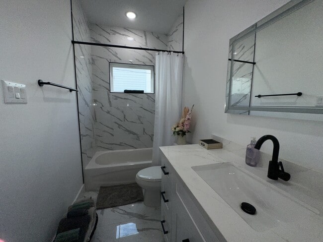 Photo - 1711 Ruth St Townhome