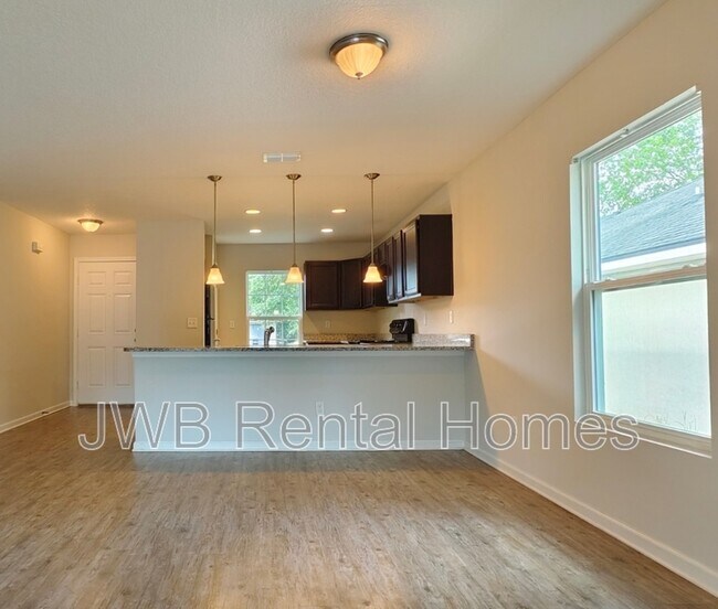 Foto del edificio - 8275 Maple St