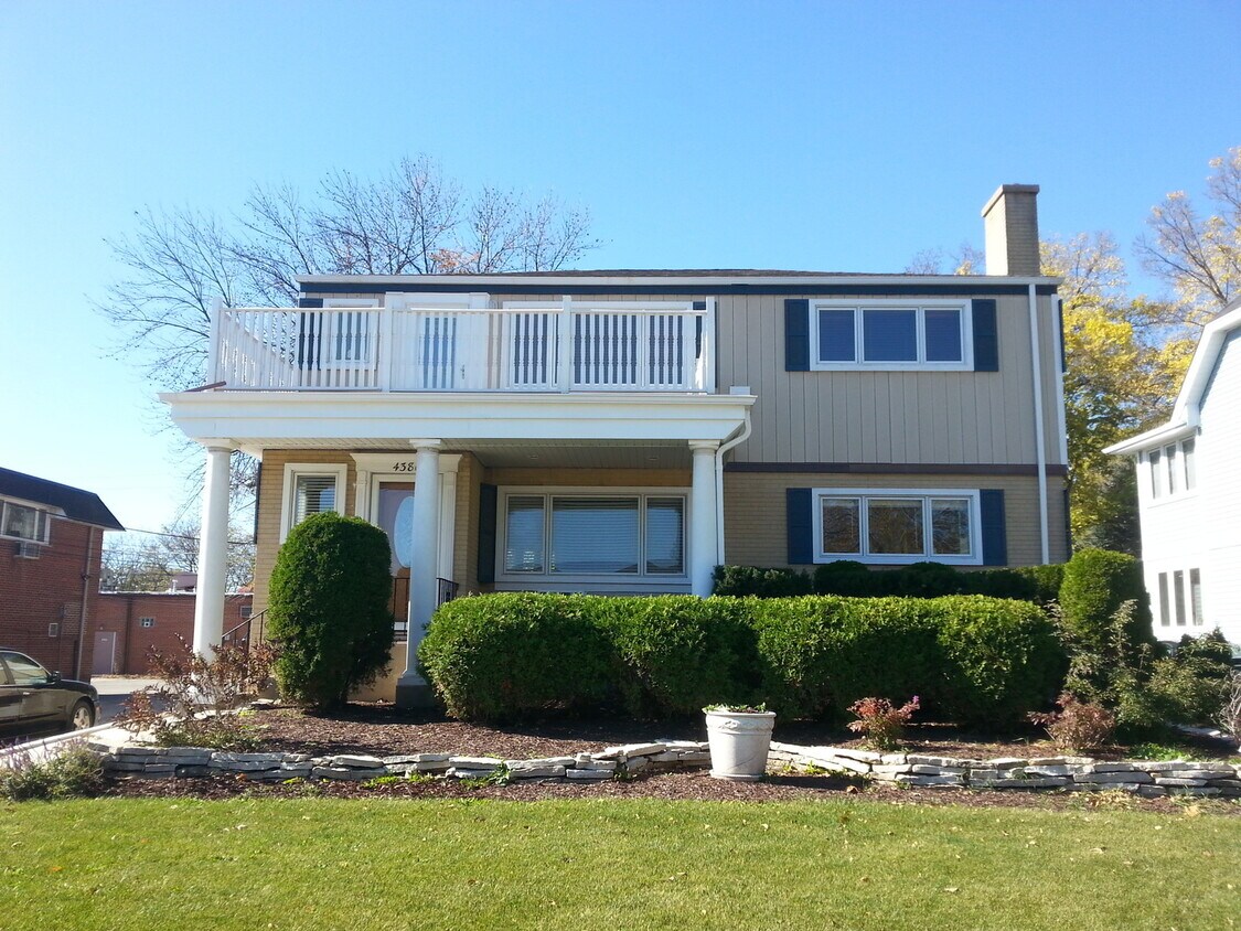 Foto principal - 4386 Woodland Ave