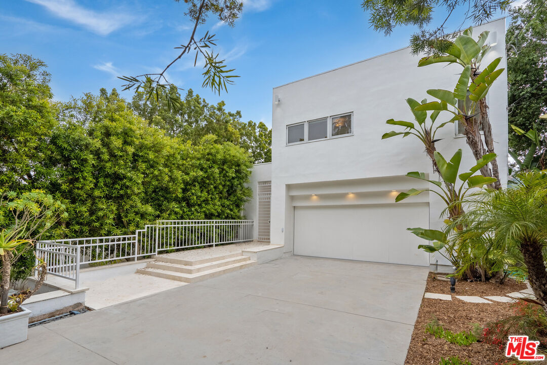Foto principal - 7582 Mulholland Dr