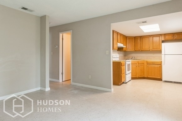 Foto del edificio - NOW AVAILABLE! - 37218 Oak Unit 1, Dade Ci...