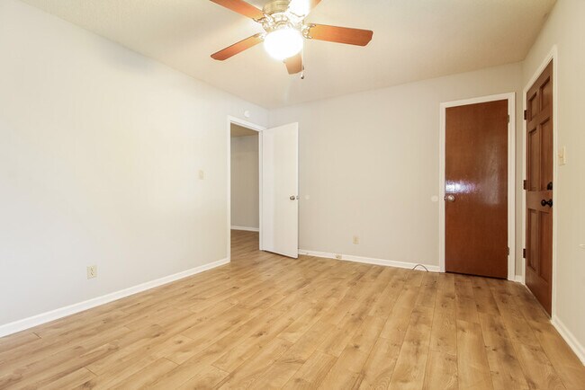 Building Photo - 151 Twin Creek Dr