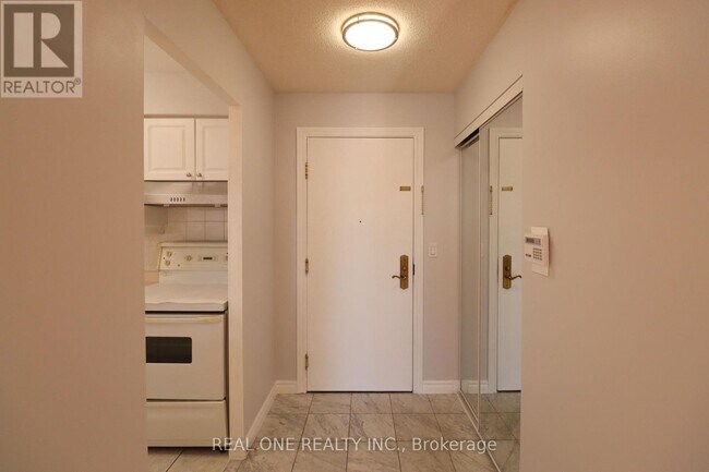 Building Photo - 18 Sommerset Way