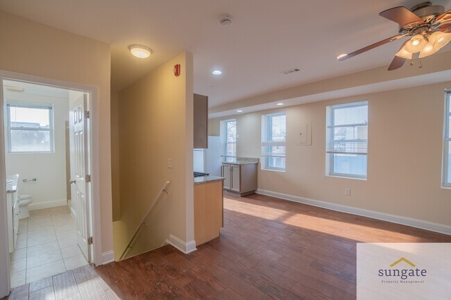 Foto del edificio - 4032 Falls Rd