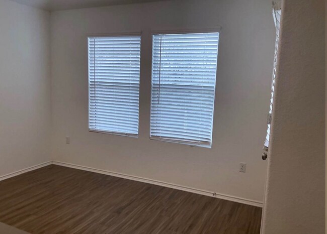 Foto del edificio - 146 Grissom Dr