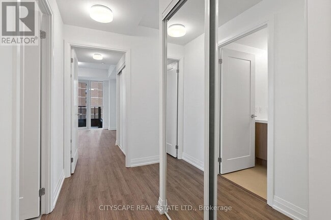 Building Photo - 286 Main St