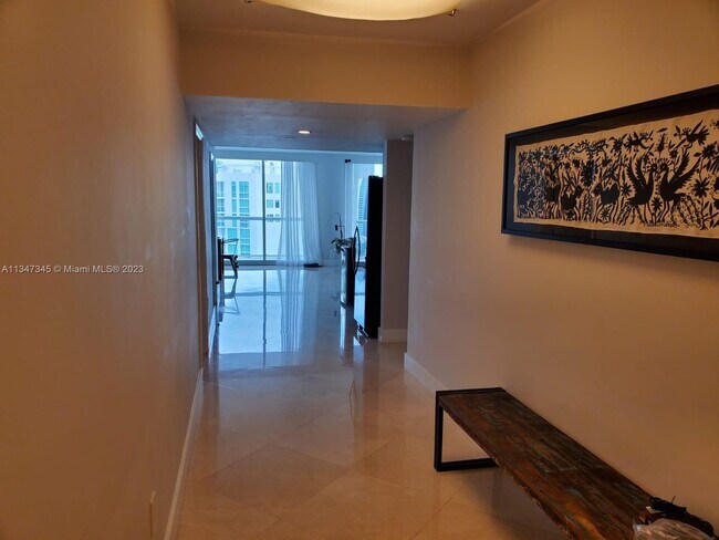 Building Photo - 16500 Collins Ave