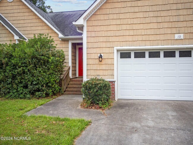 Building Photo - 10 Arrowhead Dr