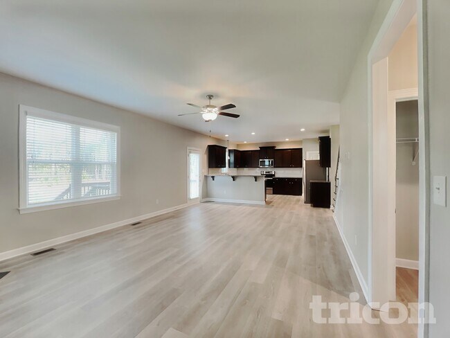 Foto del edificio - 335 Lasswade Ct