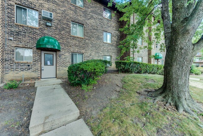 Foto del edificio - 8104 Waterbury Ct