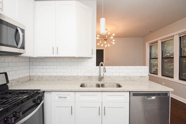 Foto del edificio - 3311 N Harding Ave