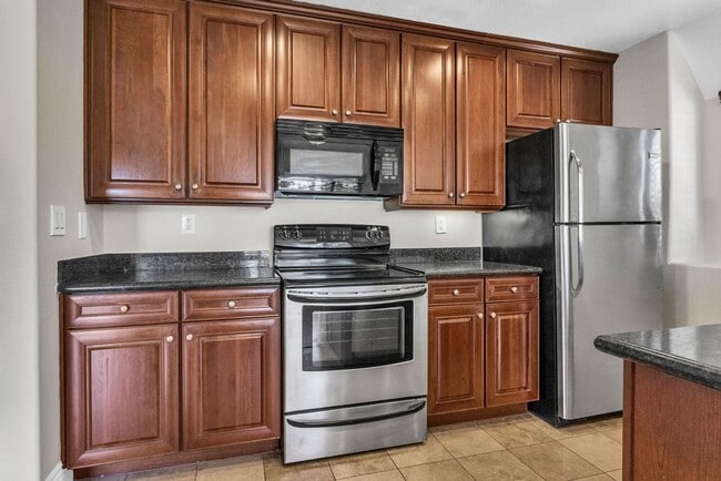 Building Photo - Great Two Bedroom Corner Unit in Villa Tos...