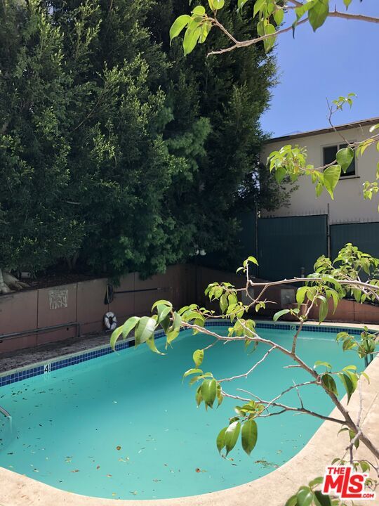 Building Photo - 540 Kelton Ave