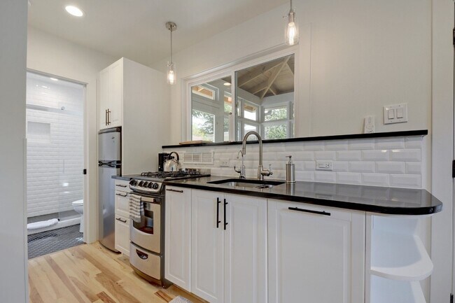 Foto del edificio - 4518 Red River St