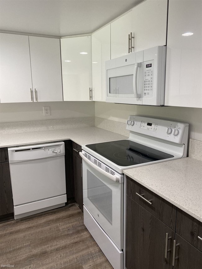Building Photo - 2 br, 2 bath  - 17400 NW 68th Ave