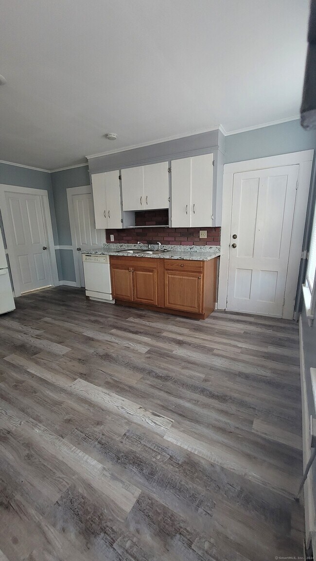 45 Ward St Unit 1st Floor, Wallingford, CT 06492 Room for Rent in