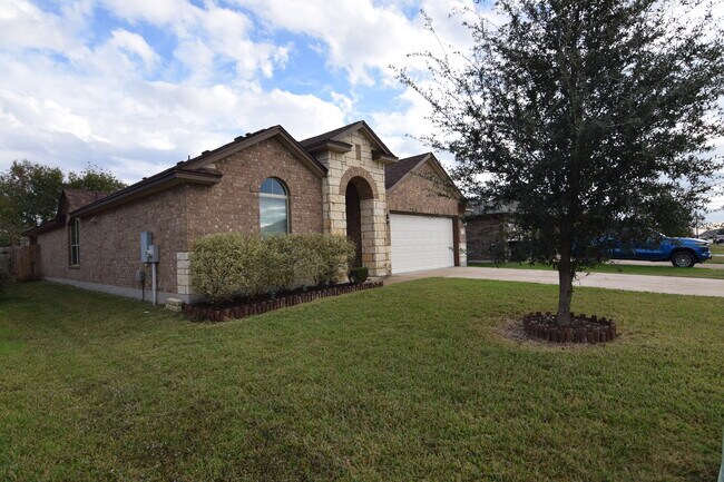 Foto del edificio - 6425 Ambrose Cir