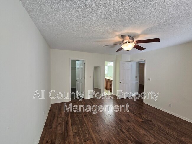 Foto del edificio - 1322 Greenbrook Ln