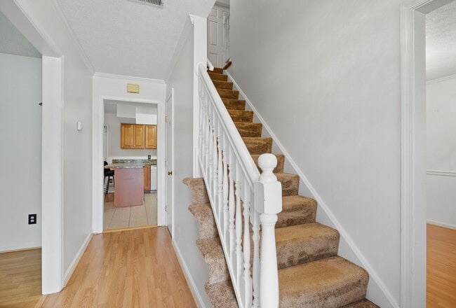 Building Photo - 40 Westview Dr