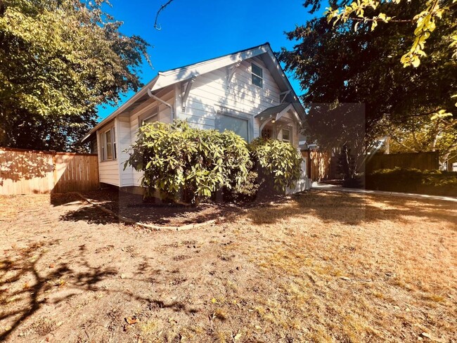 Building Photo - Adorable and well maintained North Tacoma ...