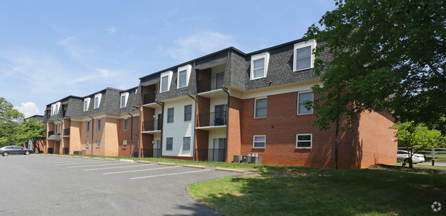 Ivy Garden Apartments - Charlottesville, VA | Apartments.com