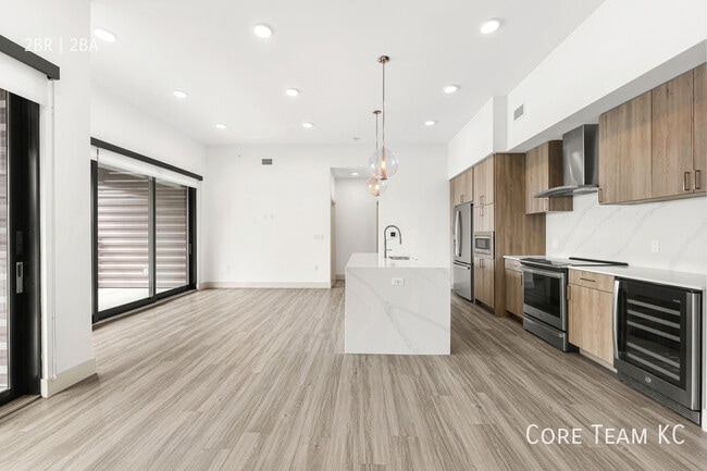 Building Photo - 215 E 18th Ave