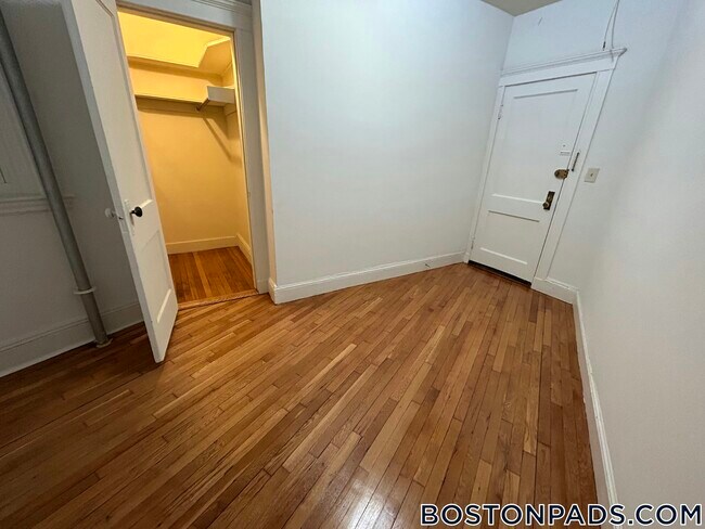 Foto del edificio - 143 Park Dr