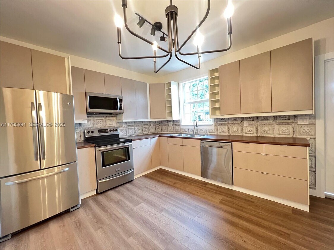 Foto principal - 315 NE 110th St