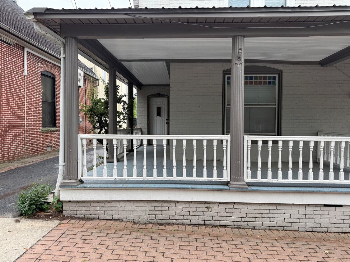 Foto del edificio - 1st floor apartment in downtown Milton