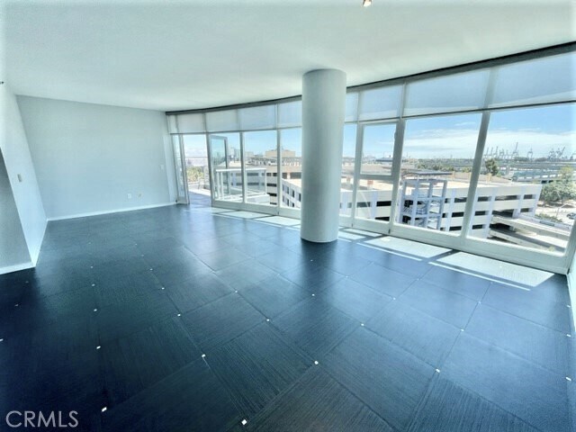 Building Photo - 411 W Seaside Way
