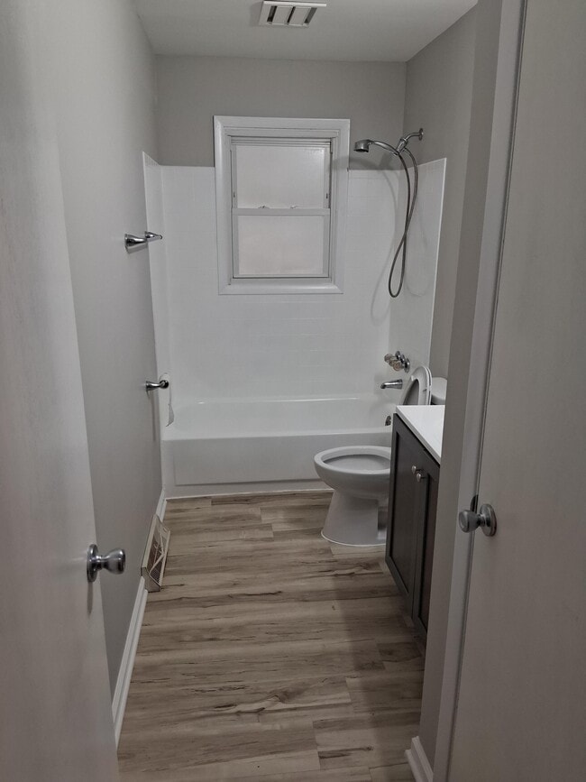 Baño - 2963 W 74th Ave