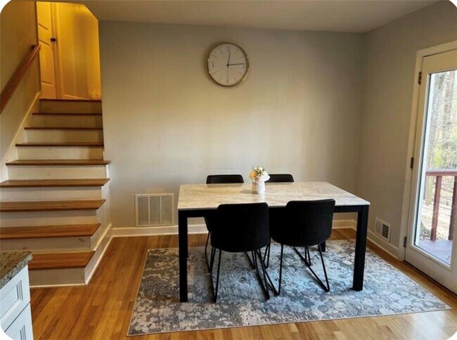 Foto del edificio - 1590 Woodcreek Dr
